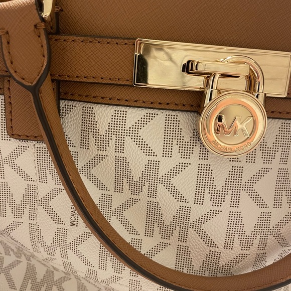 Michael Kors purse - Picture 3 of 7